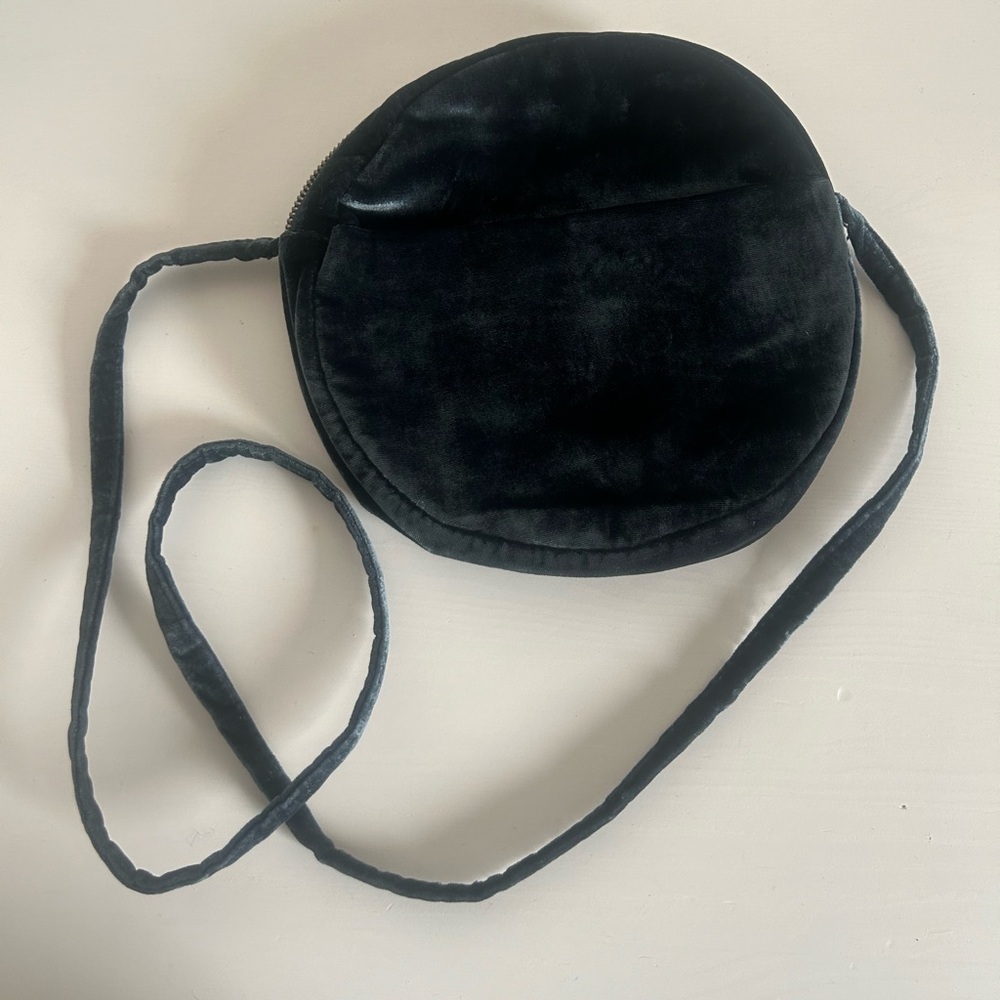 Baggu blue velvet circle purse